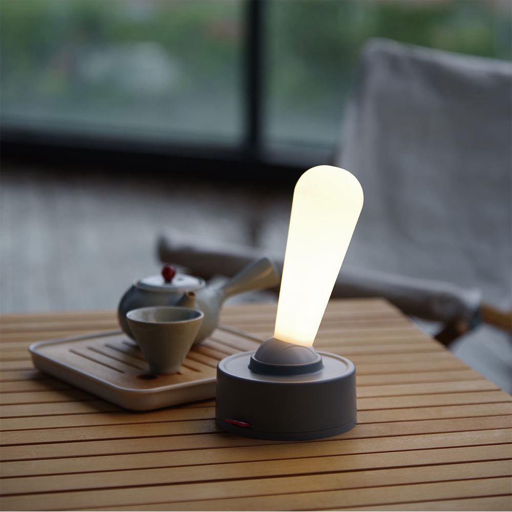 Bordlampe med retro greb – Klassisk stilfuld lampe til stue, soveværelse og kontor