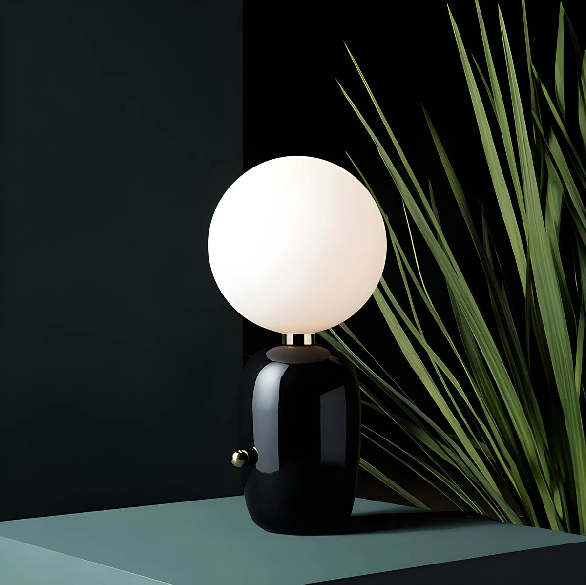 RAISO – Moderne LED Bordlampe i Elegant Nordisk Design til Stue, Soveværelse og Kontor