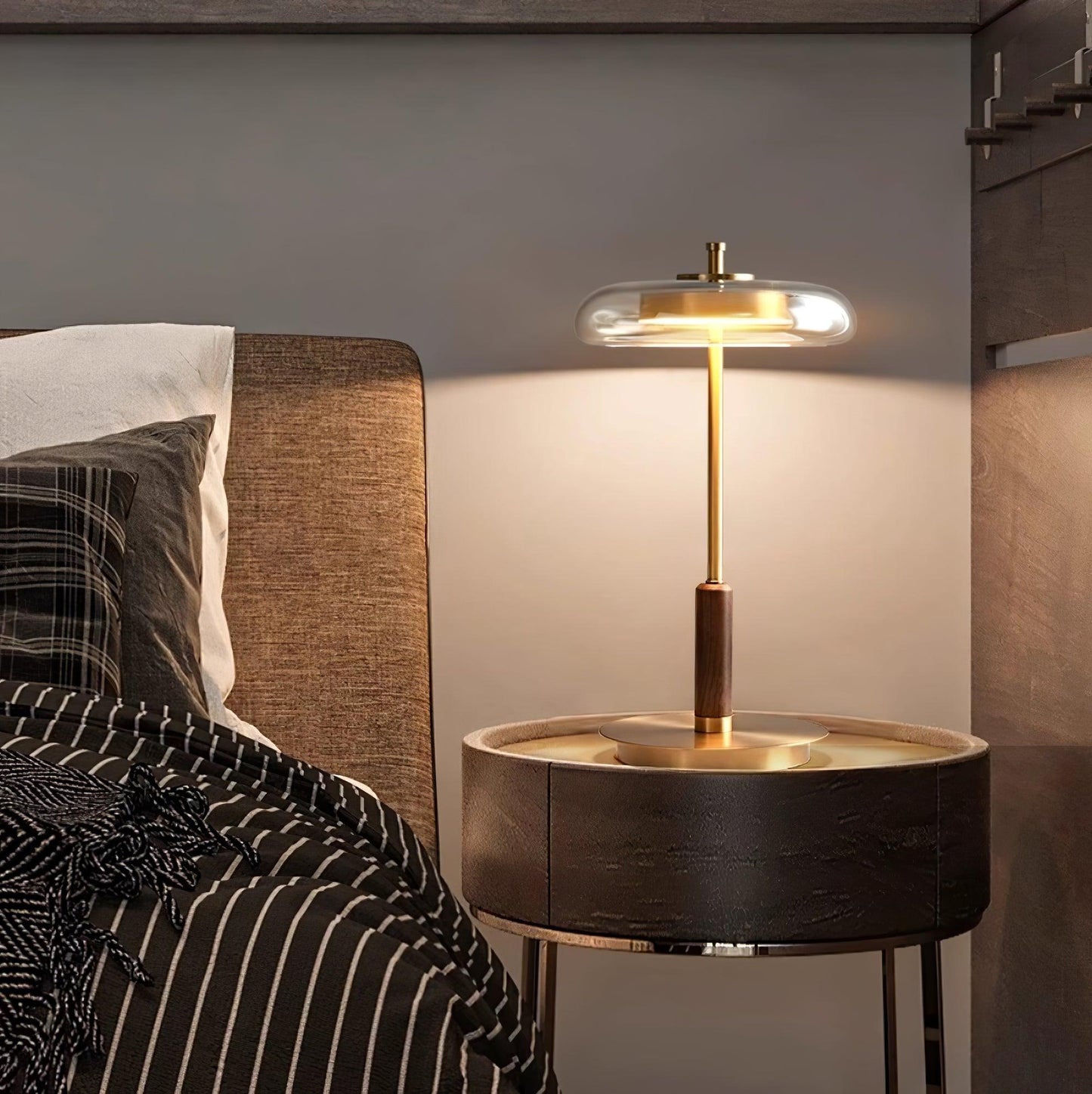 Ronaldo – Elegant Bordlampe i Moderne Design til Stue, Kontor og Soveværelse