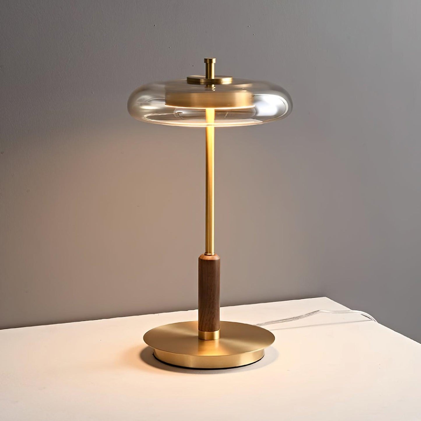 Ronaldo – Elegant Bordlampe i Moderne Design til Stue, Kontor og Soveværelse