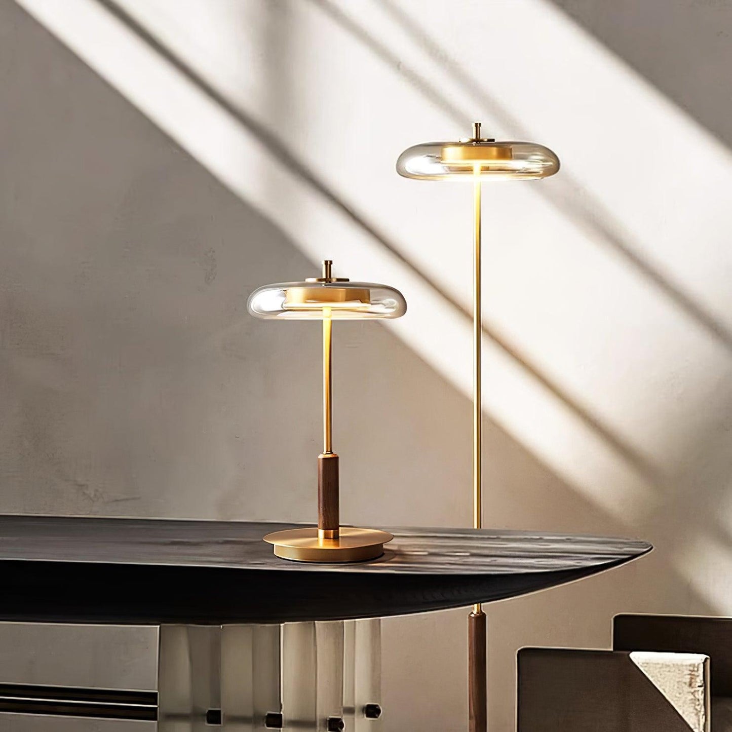 Ronaldo – Elegant Bordlampe i Moderne Design til Stue, Kontor og Soveværelse