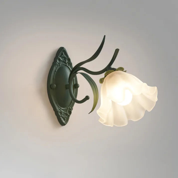 LilyBell Glow – Elegant Væglampe i Liljekonvaldesign til Romantisk og Naturlig Indretning