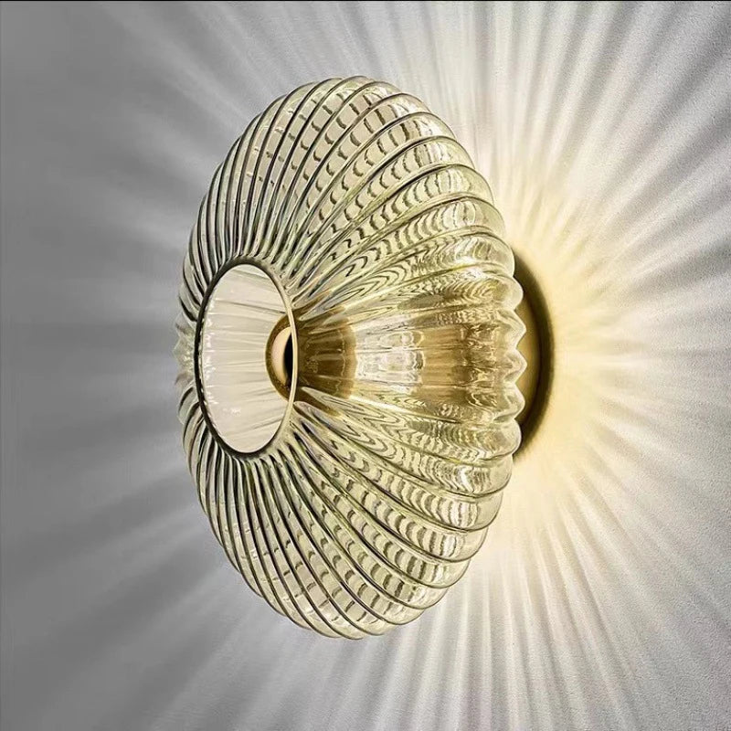 Elegance Glass - Uskøn glaskunst væglampe til elegant indendørsbelysning