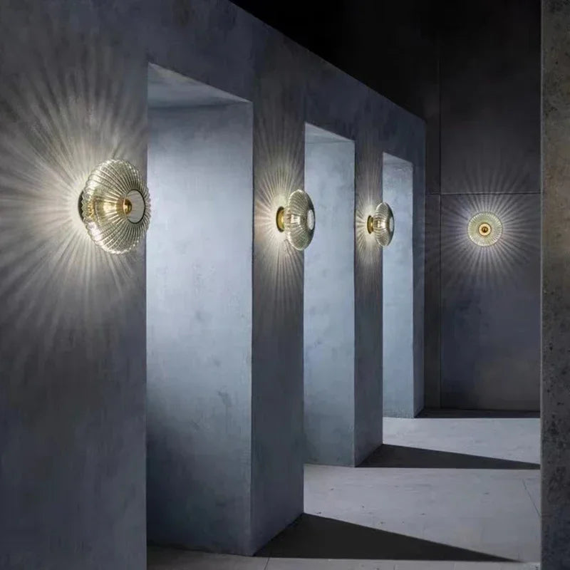 Elegance Glass - Uskøn glaskunst væglampe til elegant indendørsbelysning