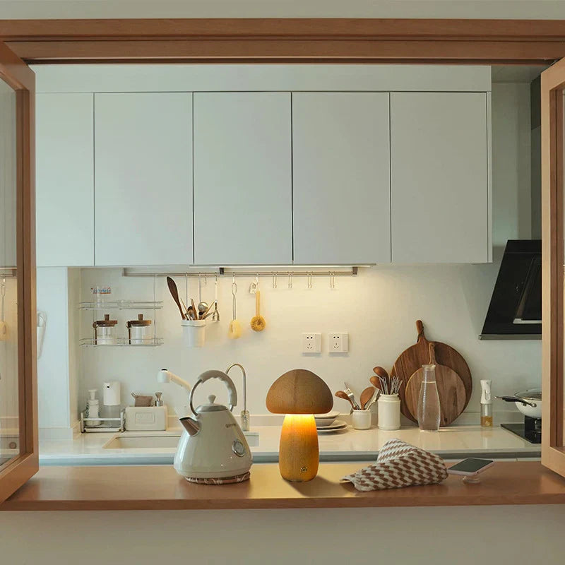 WoodShroom Light – Genopladelig Bordlampe i Træ med Dekorative Svampe til Hygge og Stemning