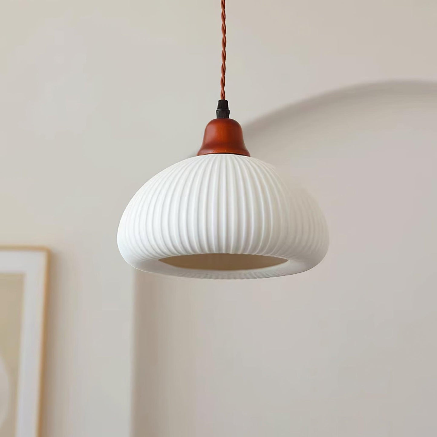 Sidra – Elegant Keramisk Pendellampe i Moderne Nordisk Design til Spisestue og Stue