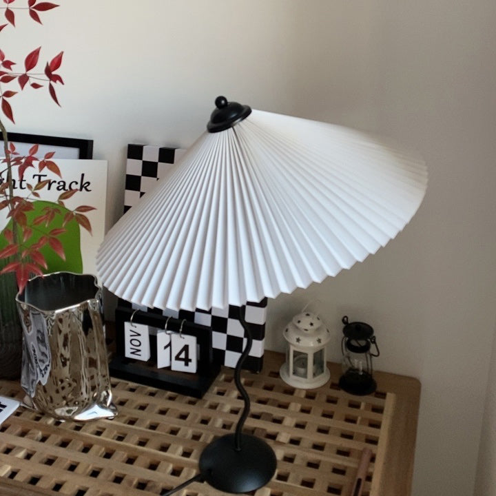 Squiggle bordlampe – Moderne stilfuld lampe til stue, soveværelse og kontor