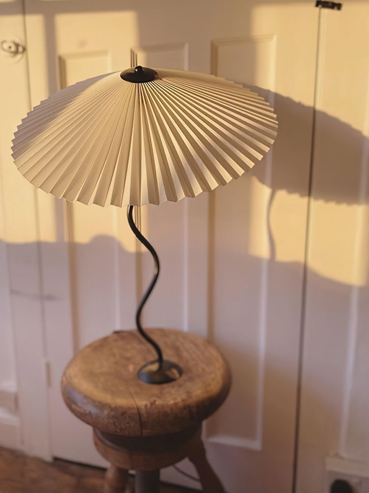 Squiggle bordlampe – Moderne stilfuld lampe til stue, soveværelse og kontor