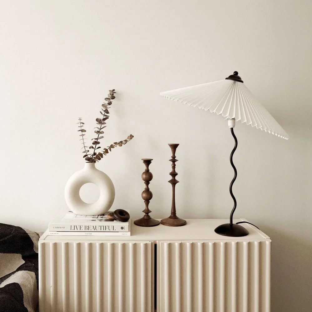 Squiggle bordlampe – Moderne stilfuld lampe til stue, soveværelse og kontor