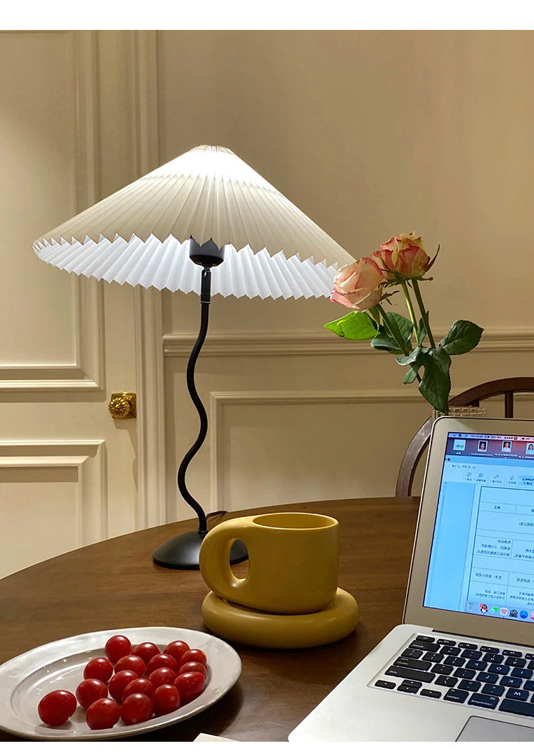 Squiggle bordlampe – Moderne stilfuld lampe til stue, soveværelse og kontor