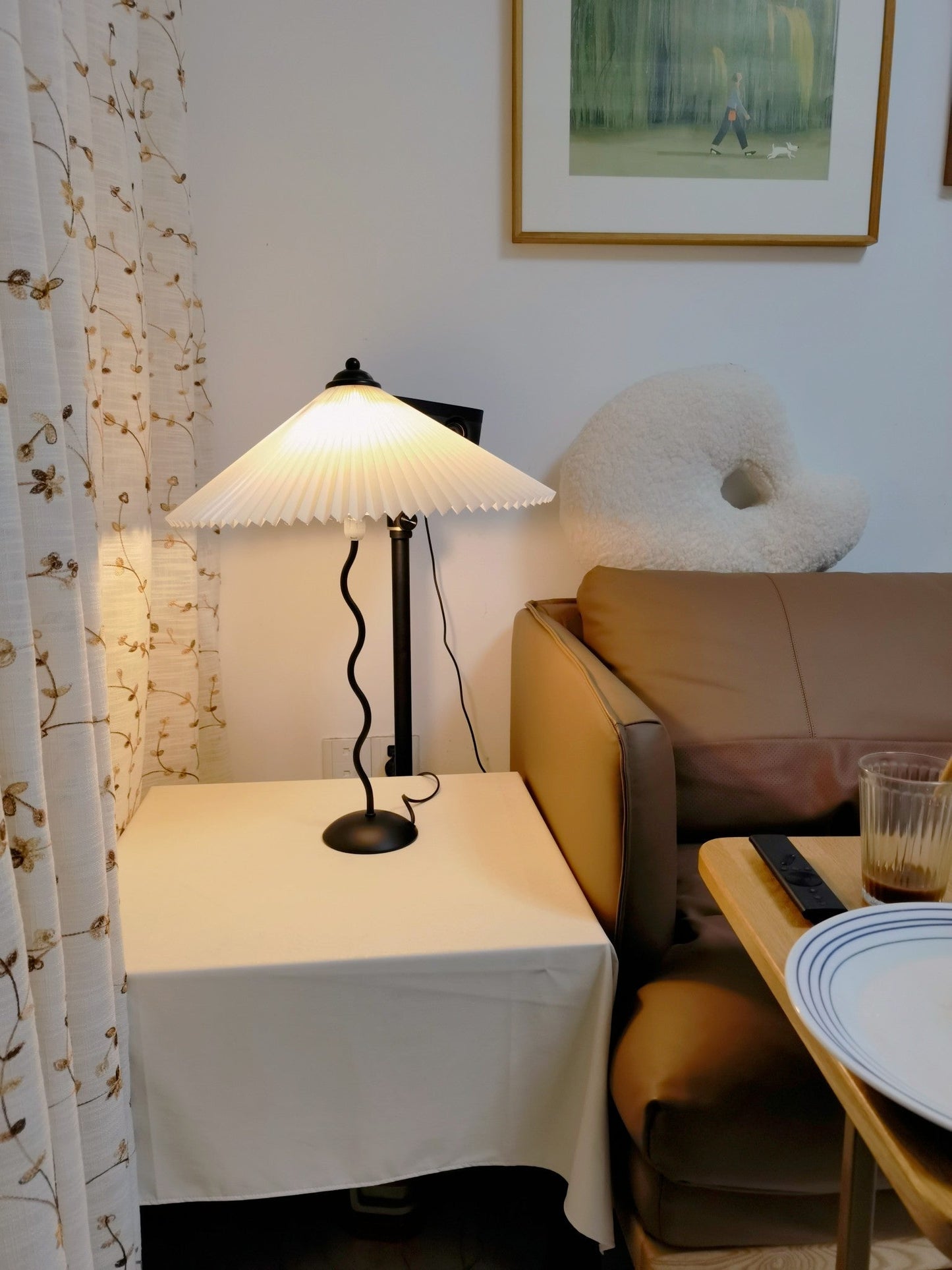 Squiggle bordlampe – Moderne stilfuld lampe til stue, soveværelse og kontor