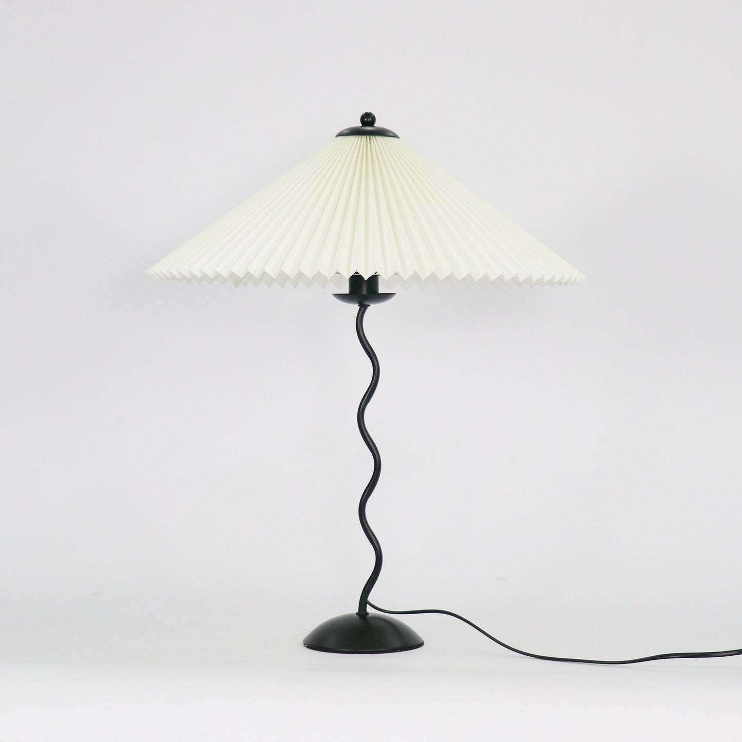 Squiggle bordlampe – Moderne stilfuld lampe til stue, soveværelse og kontor