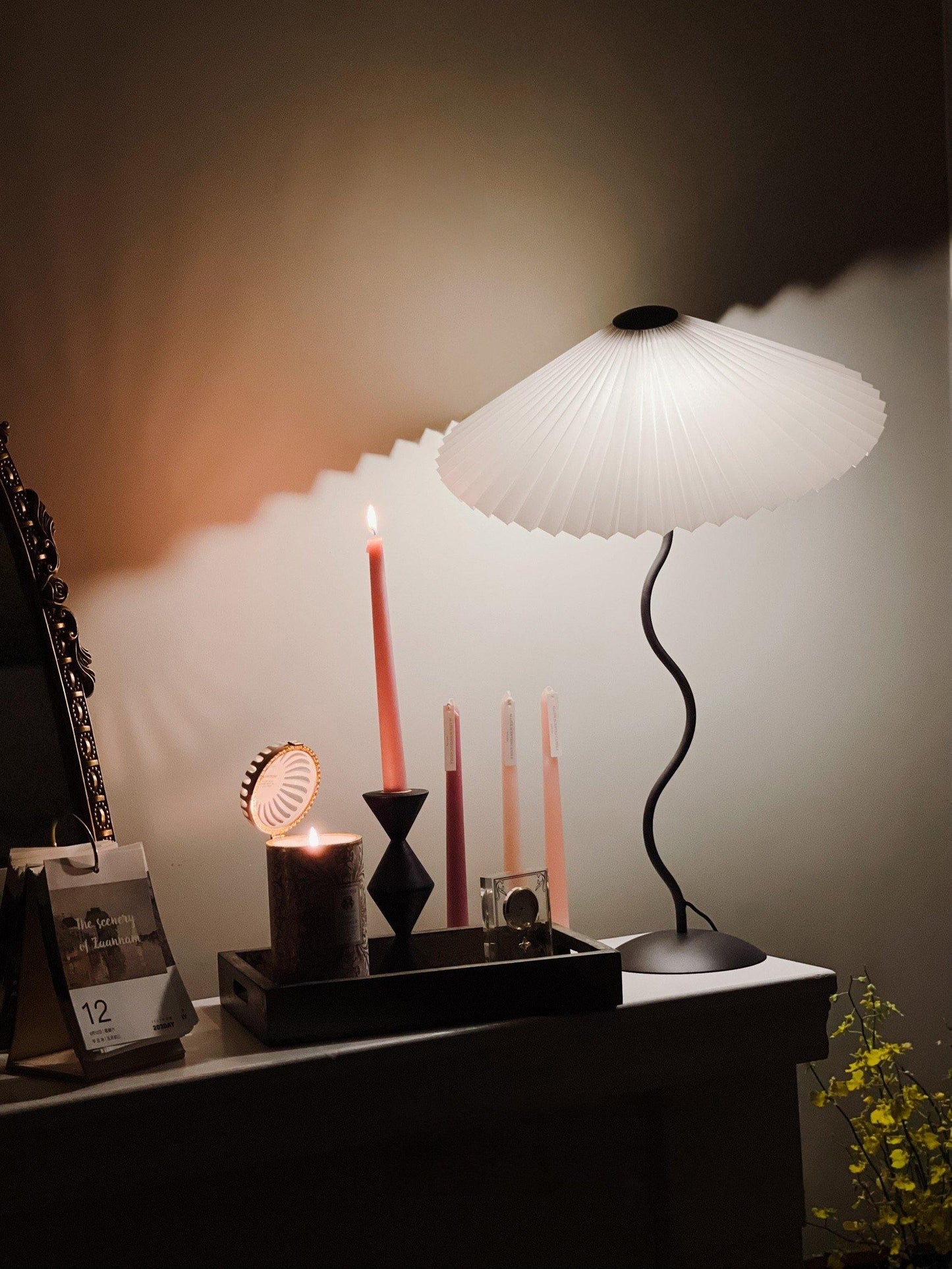 Squiggle bordlampe – Moderne stilfuld lampe til stue, soveværelse og kontor