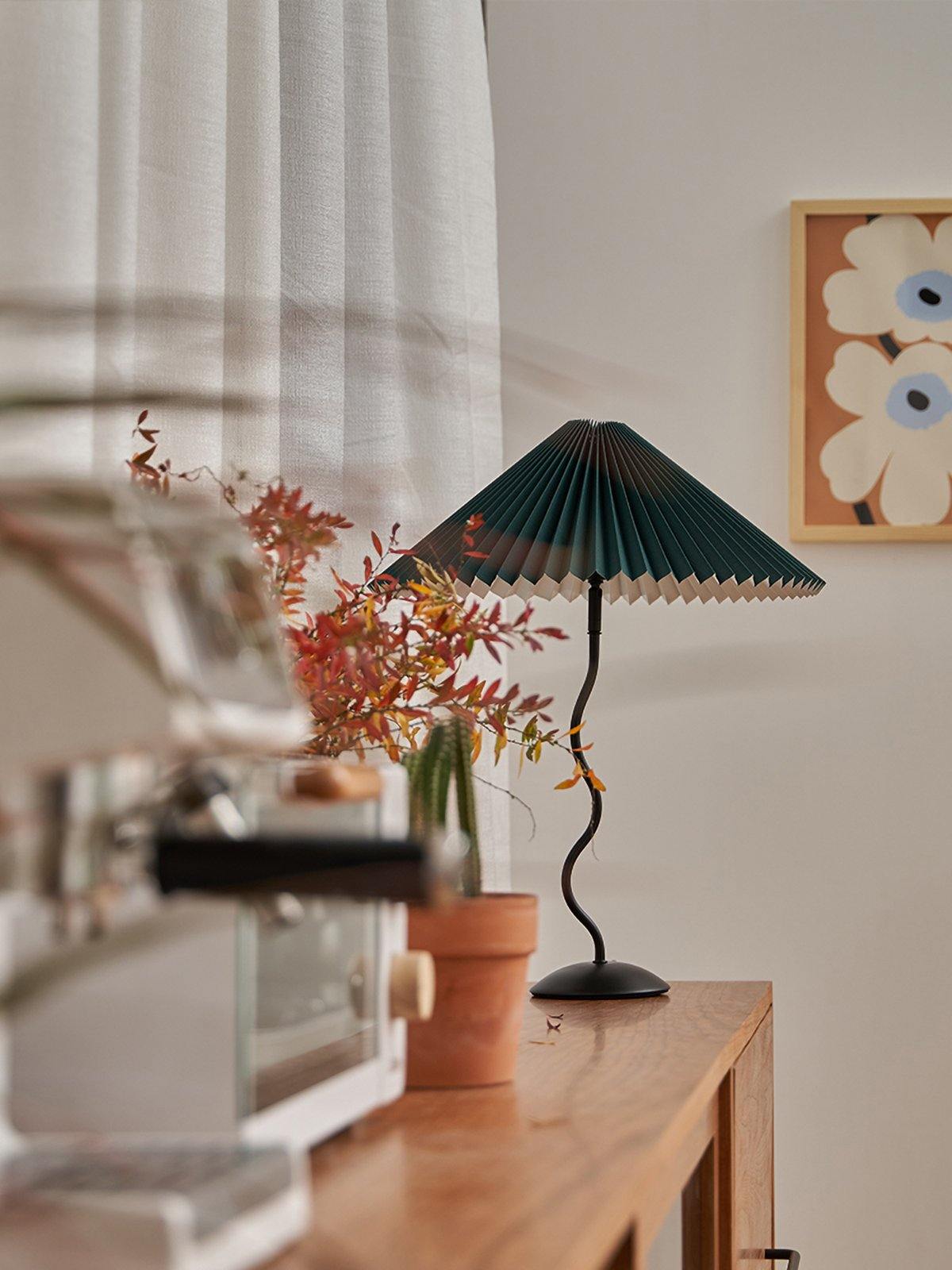 Squiggle bordlampe – Moderne stilfuld lampe til stue, soveværelse og kontor