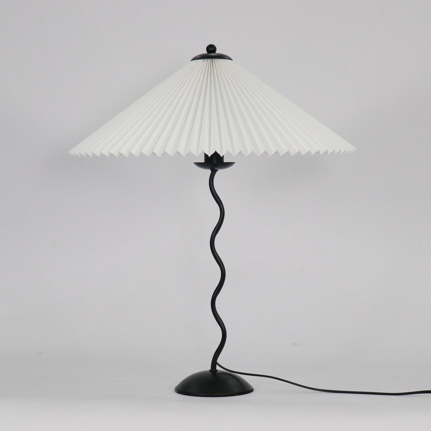 Squiggle bordlampe – Moderne stilfuld lampe til stue, soveværelse og kontor