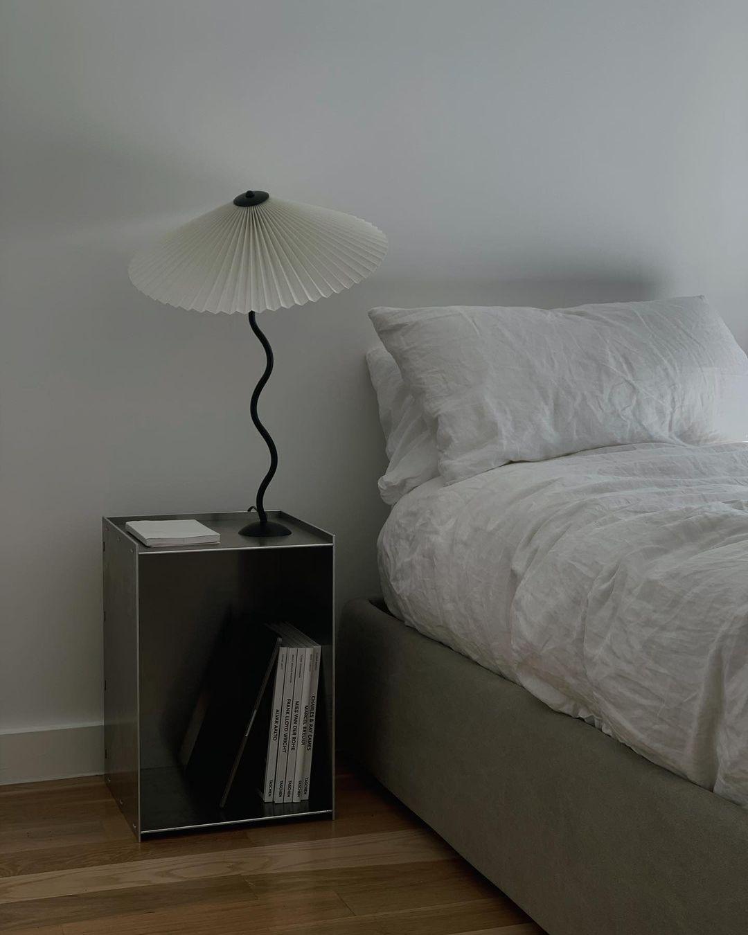 Squiggle bordlampe – Moderne stilfuld lampe til stue, soveværelse og kontor