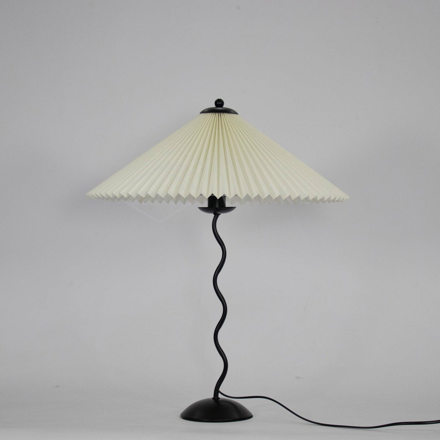 Squiggle bordlampe – Moderne stilfuld lampe til stue, soveværelse og kontor
