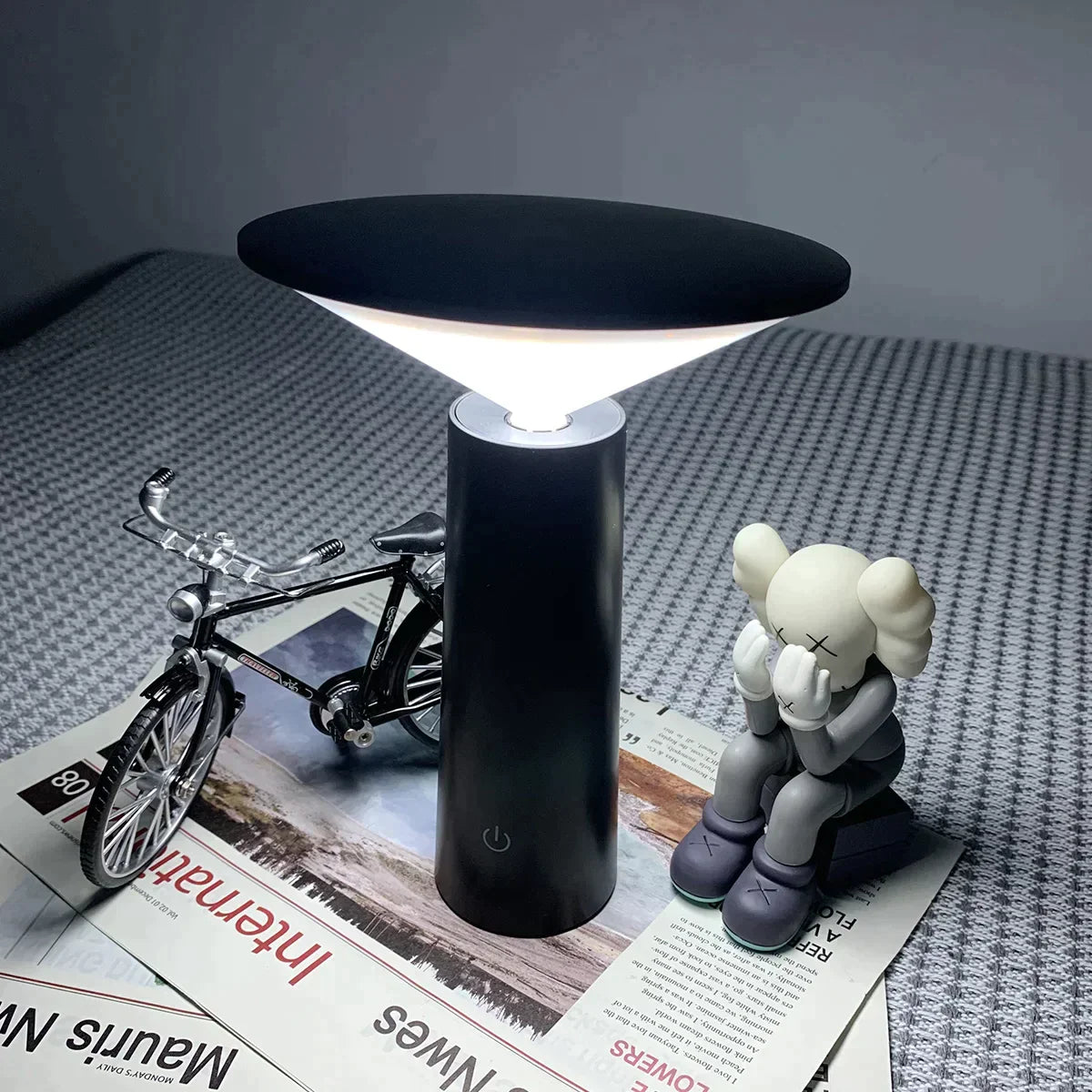 Remoteglo – Trådløs LED Bordlampe med Fjernbetjening i Moderne Design