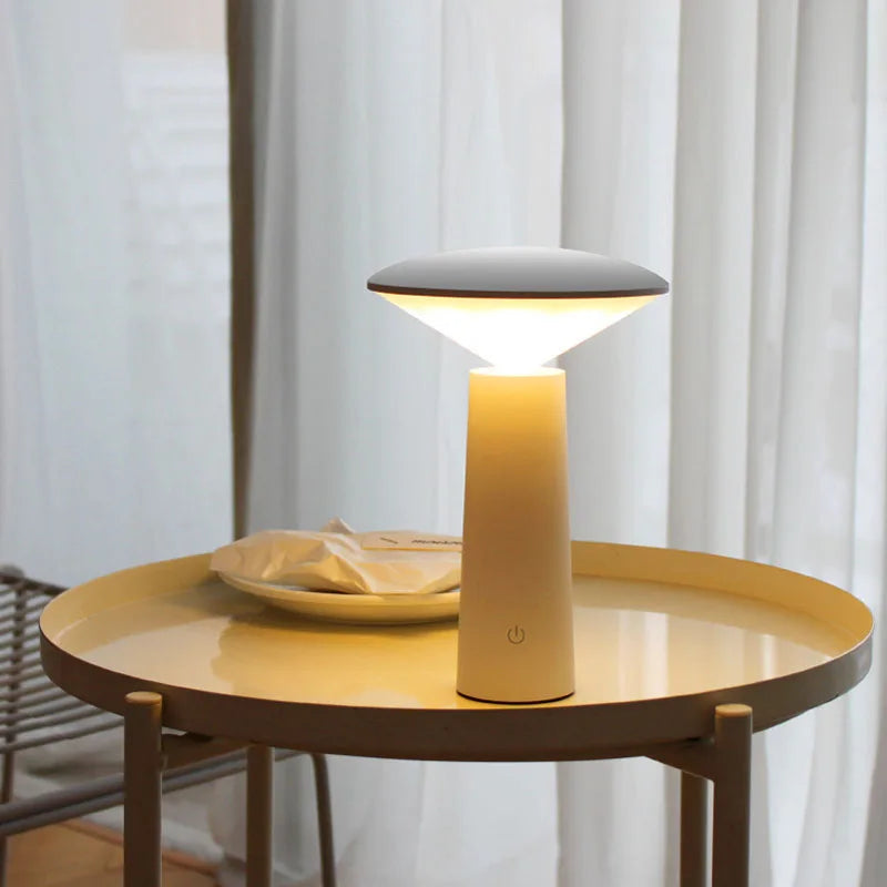 Remoteglo – Trådløs LED Bordlampe med Fjernbetjening i Moderne Design