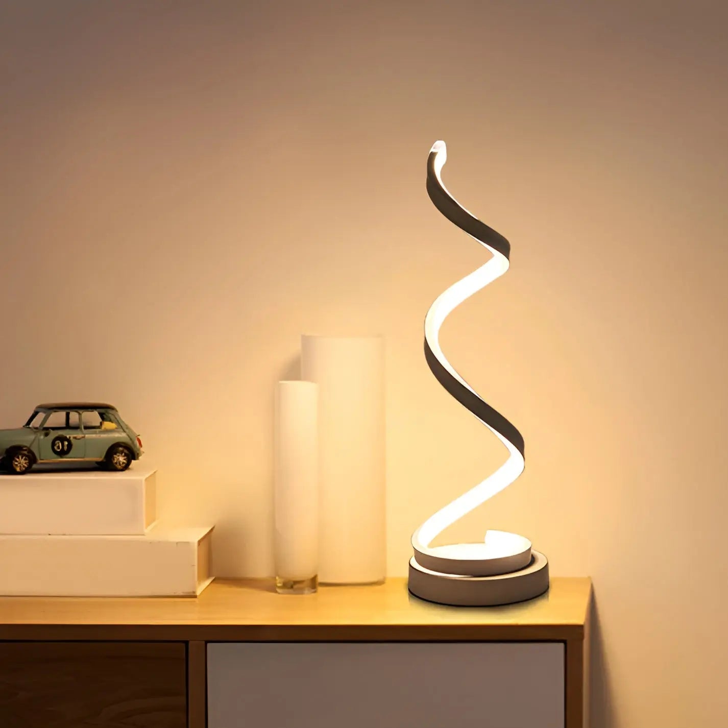 LumaSpire Lamp – Moderne Spiralformet LED Bordlampe med Øjenvendtligt Lys og Bæredygtigt Design