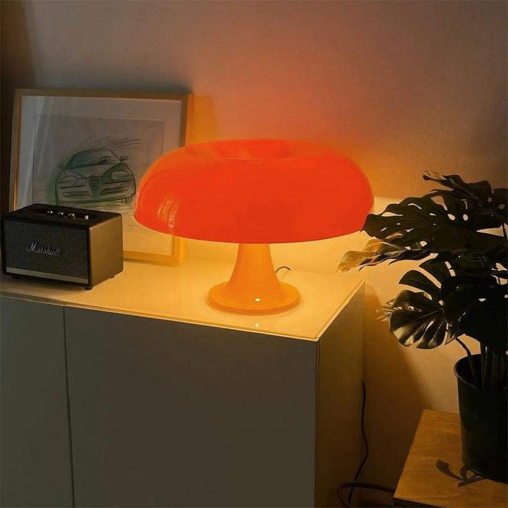 Mushroom Minimal – Svampeformet Bordlampe i Minimalistisk Design til Moderne Indretning