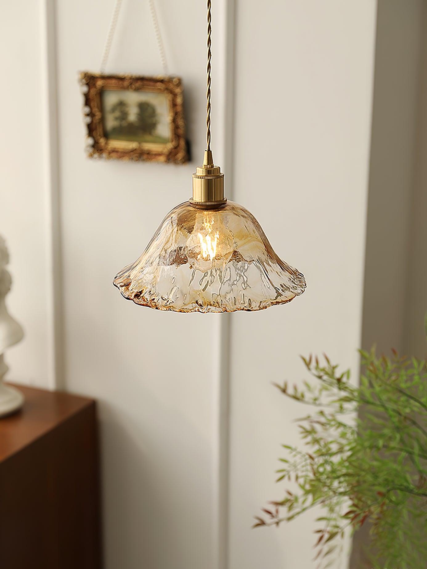 Vintage pendel i brunt glas – Elegant retro hængelampe til stue, køkken og spisestue