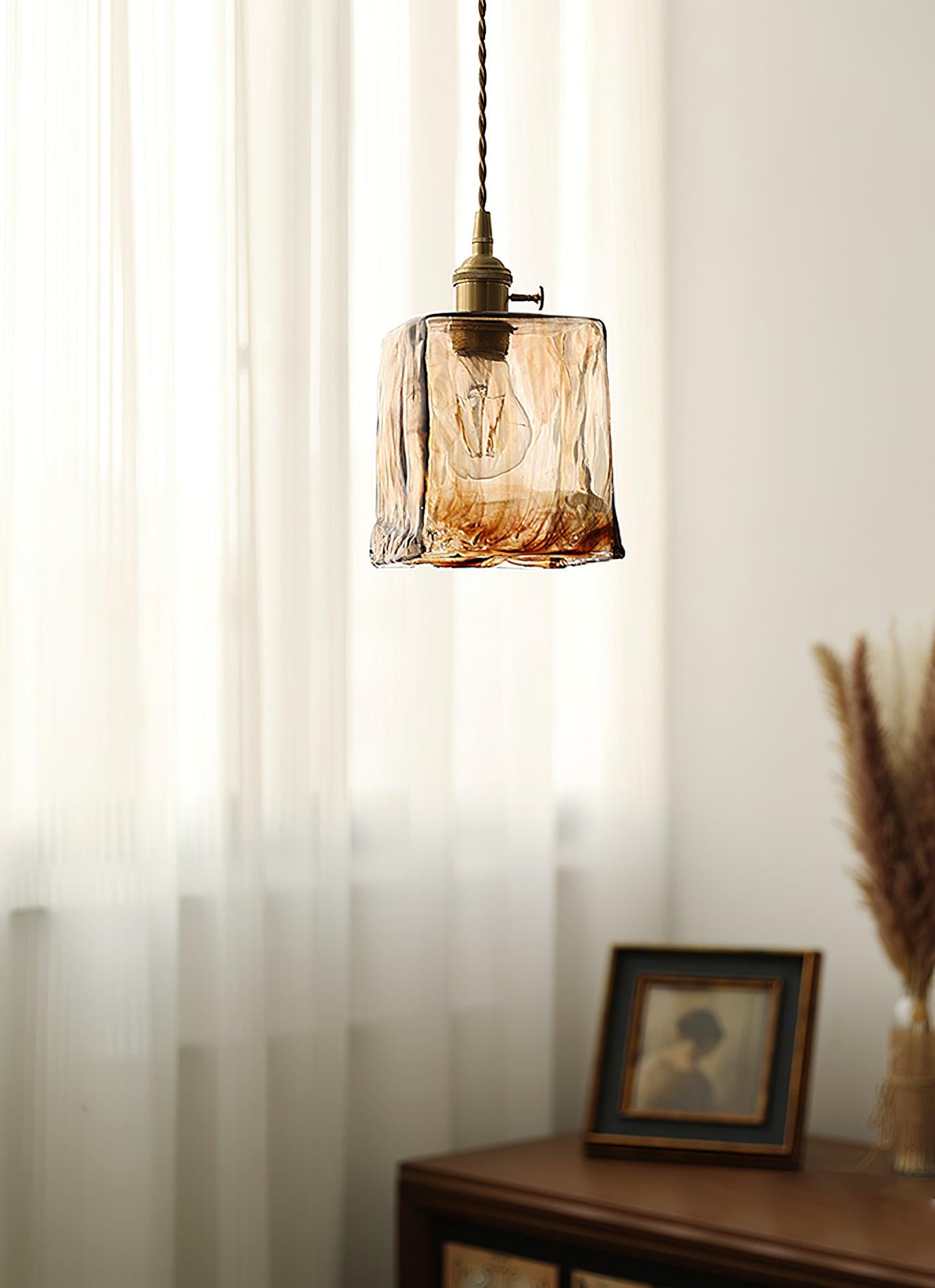 Vintage pendel i brunt glas – Elegant retro hængelampe til stue, køkken og spisestue