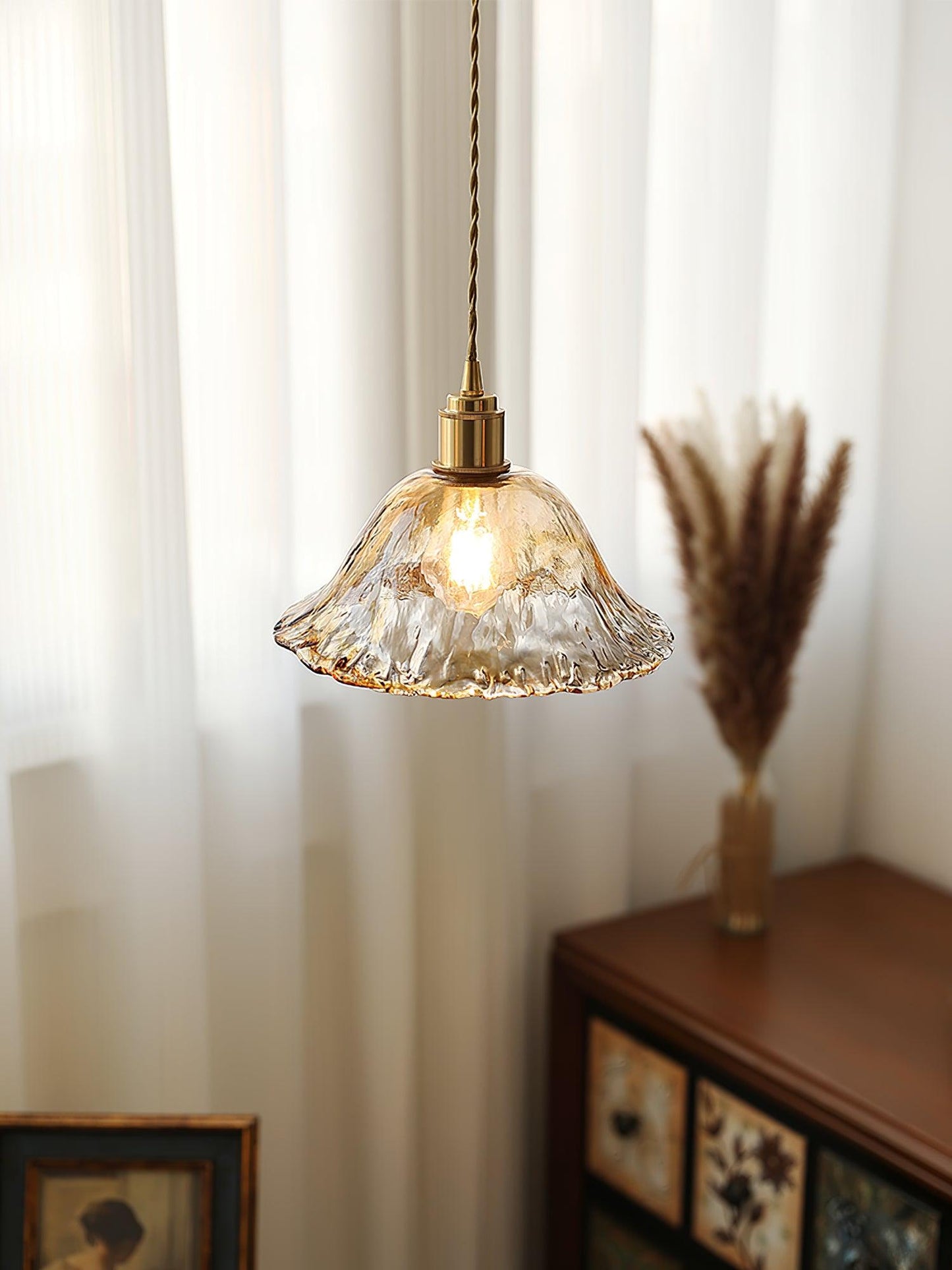 Vintage pendel i brunt glas – Elegant retro hængelampe til stue, køkken og spisestue