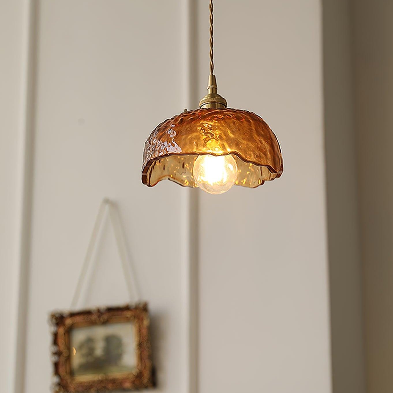 Vintage pendel i brunt glas – Elegant retro hængelampe til stue, køkken og spisestue