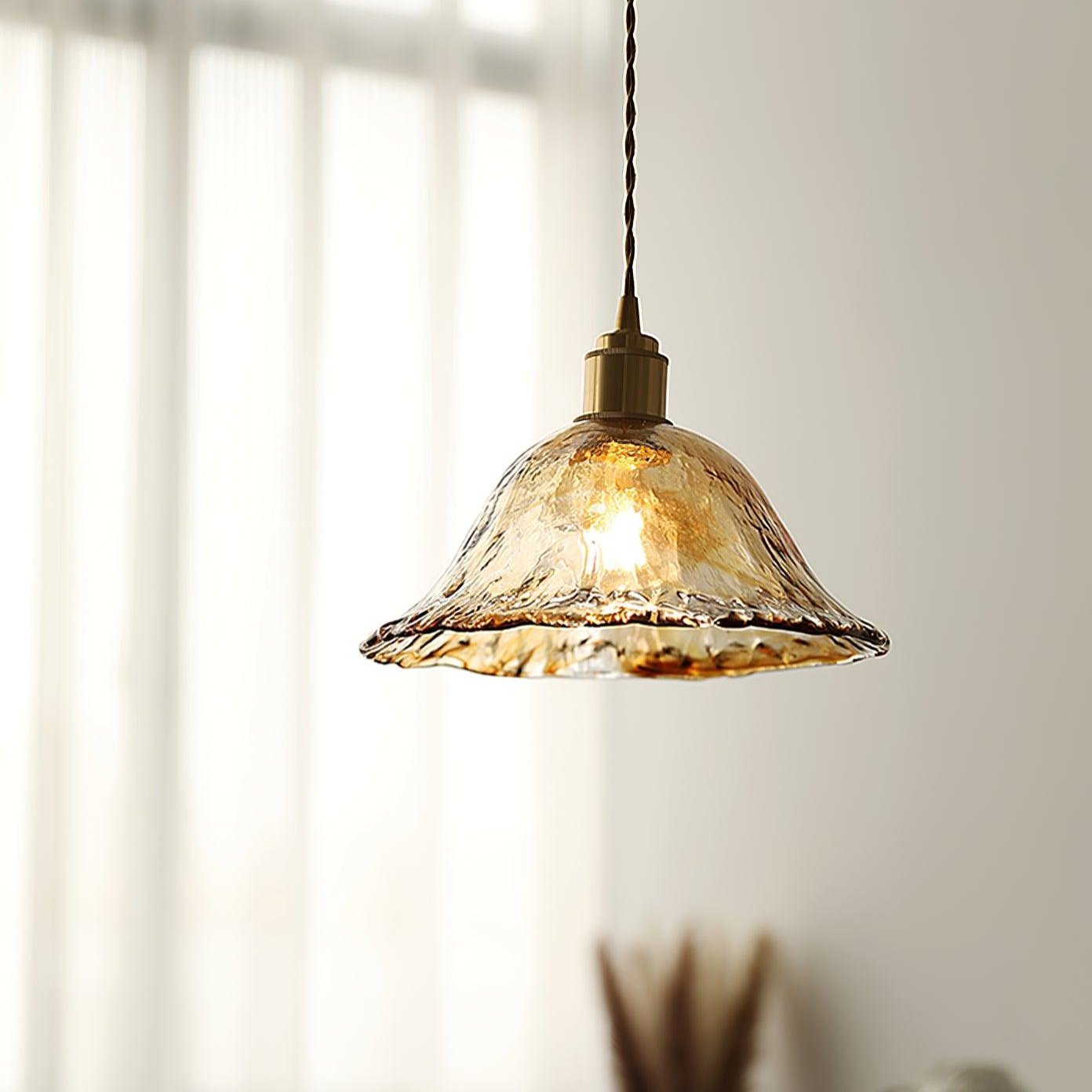 Vintage pendel i brunt glas – Elegant retro hængelampe til stue, køkken og spisestue
