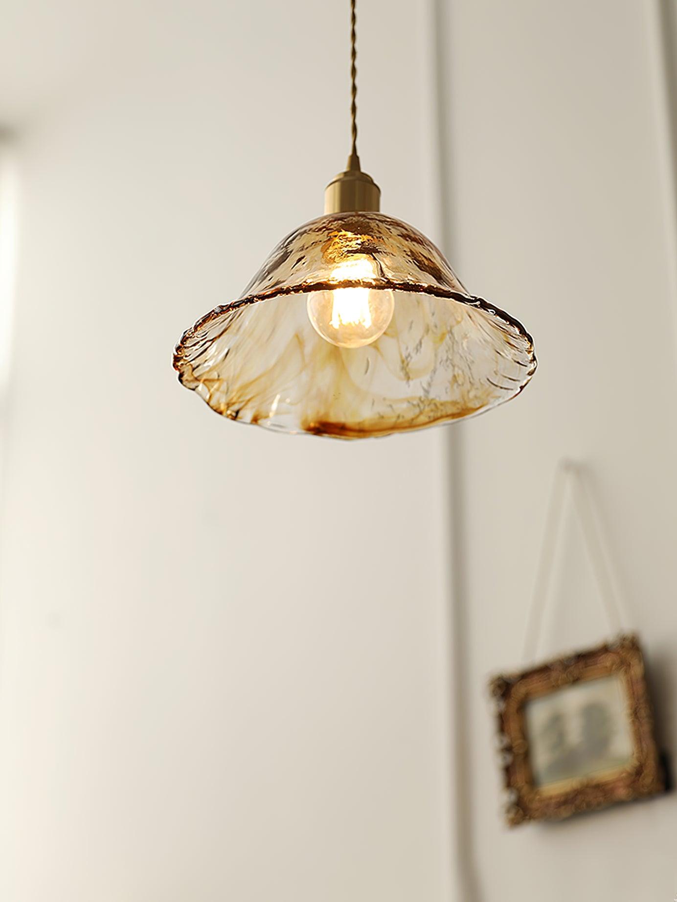Vintage pendel i brunt glas – Elegant retro hængelampe til stue, køkken og spisestue