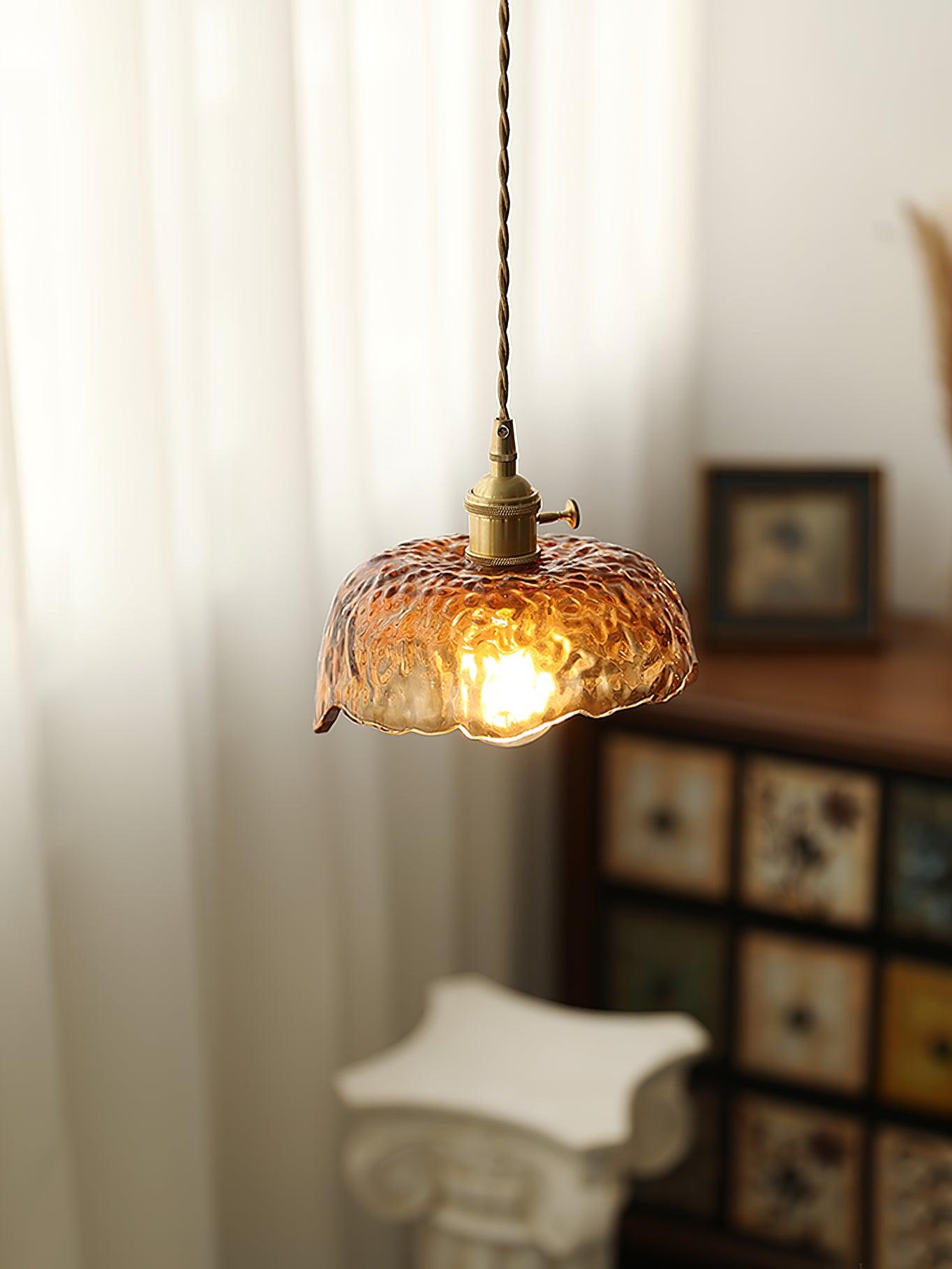 Vintage pendel i brunt glas – Elegant retro hængelampe til stue, køkken og spisestue