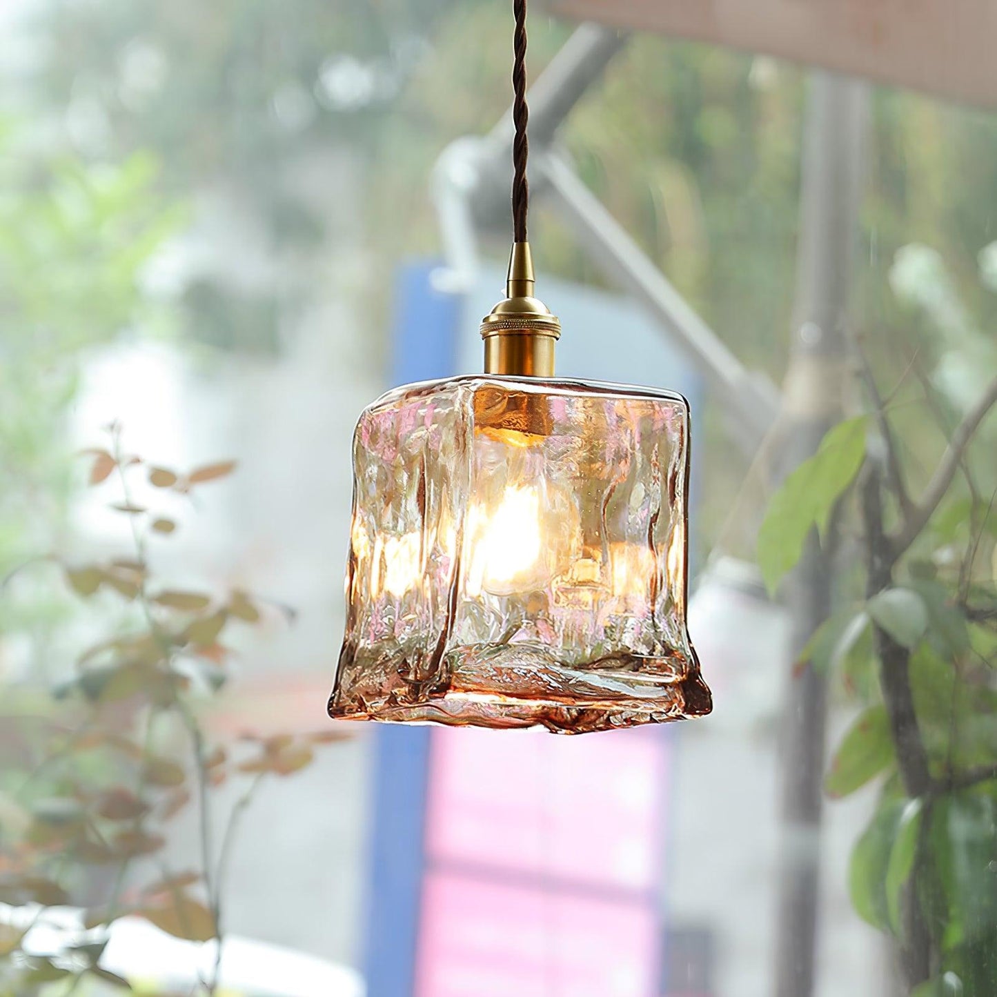 Vintage pendel i brunt glas – Elegant retro hængelampe til stue, køkken og spisestue