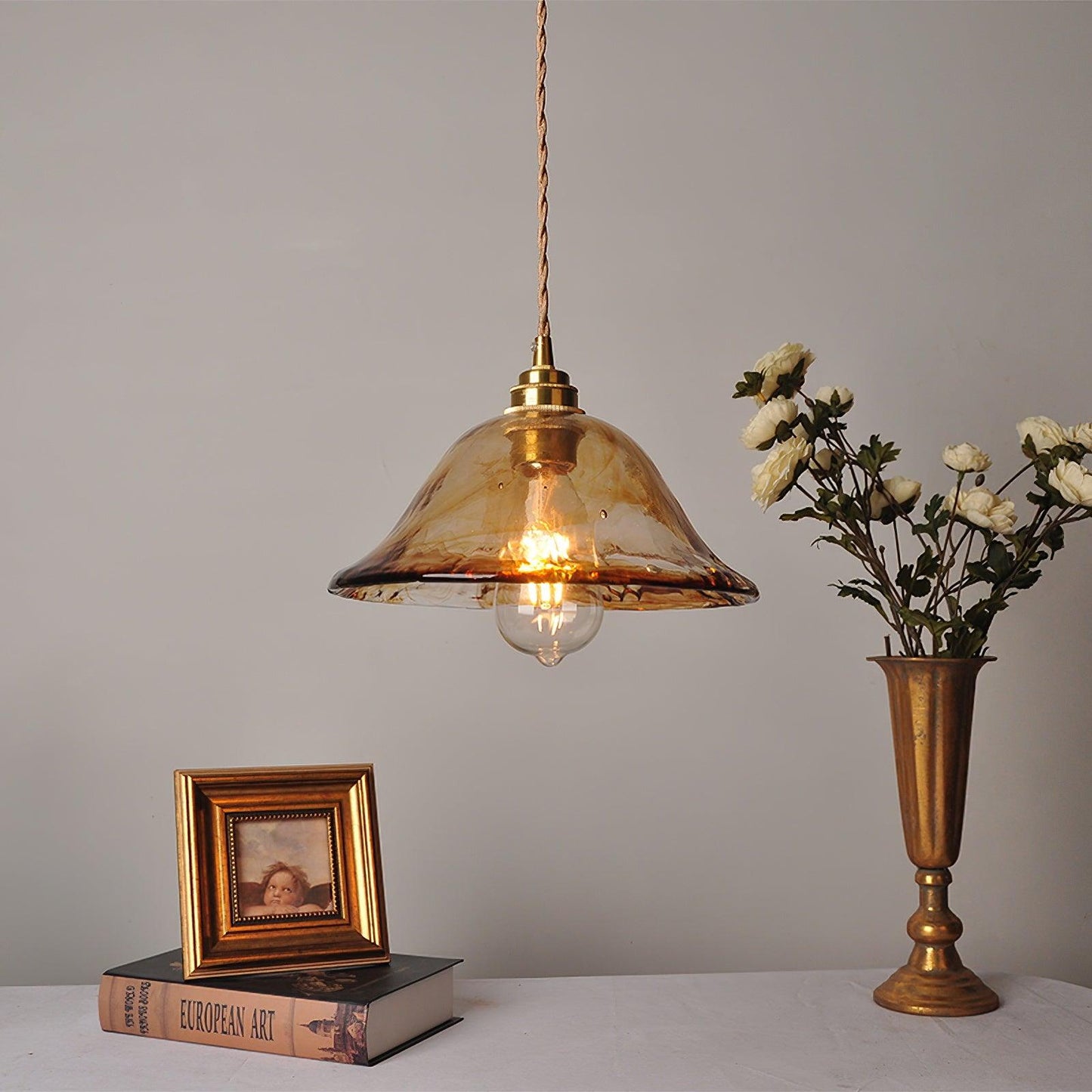 Vintage pendel i brunt glas – Elegant retro hængelampe til stue, køkken og spisestue