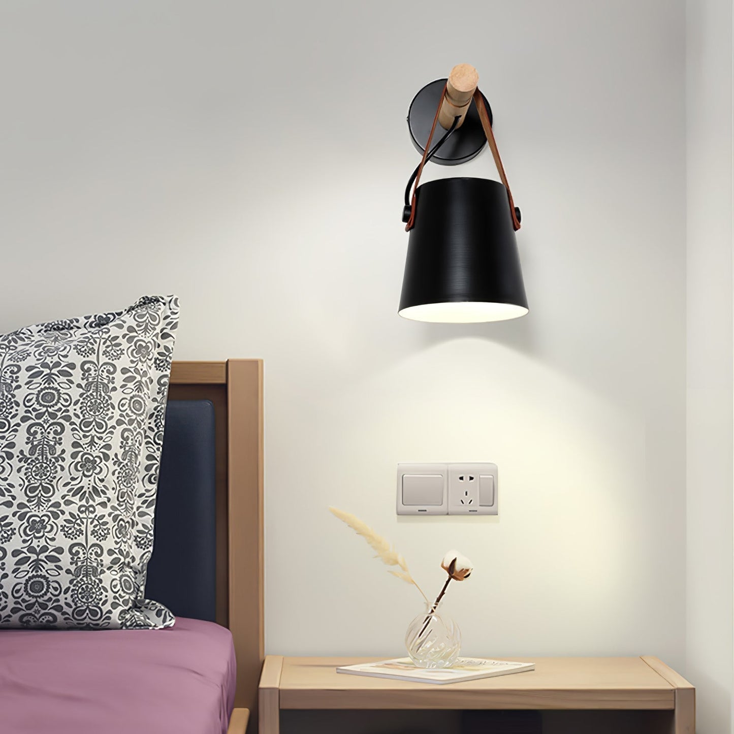 ConeWood Glow – Konisk Væglampe i Massivt Træ til Naturlig og Moderne Indretning