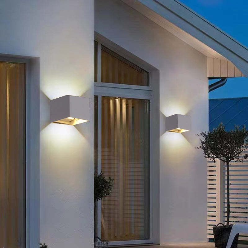 AquaLux LED – Moderne Vandtæt Væglampe i Aluminium til Udendørs og Indendørs Belysning