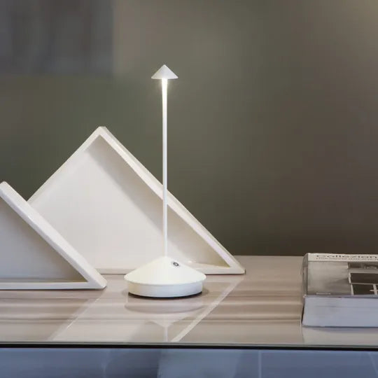 SpikeLight Wireless – Vandtæt og Dæmpbar Trådløs Spydlampe til Fleksibel Udendørs Belysning