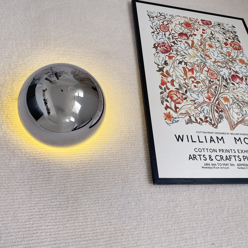 BauhausMedieval Glow – Unik Væglampe i Kombination af Bauhaus og Middelalderligt Design til Karakterfuld Indretning