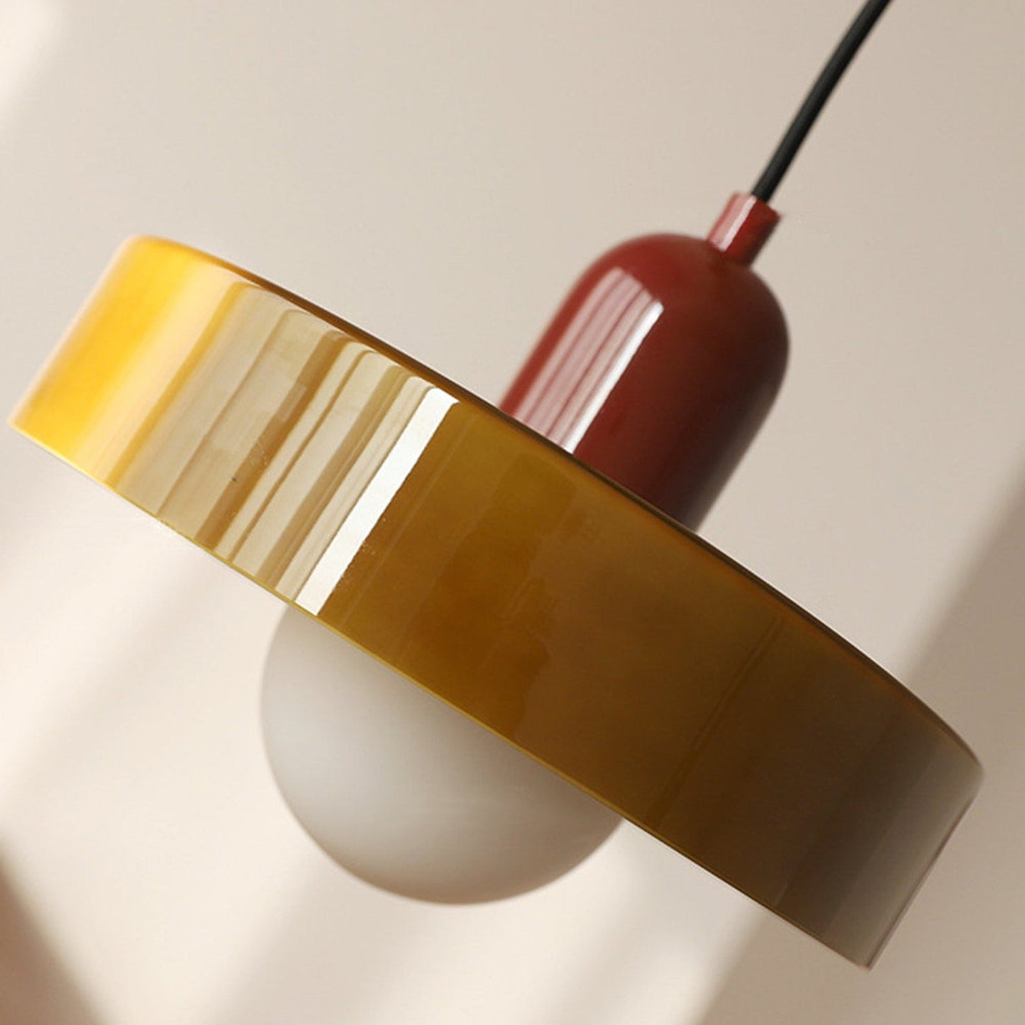 Bauhaus ColorGlass – Pendellampe i Farvet Glas med Ikonisk Bauhaus Design til Moderne Indretning