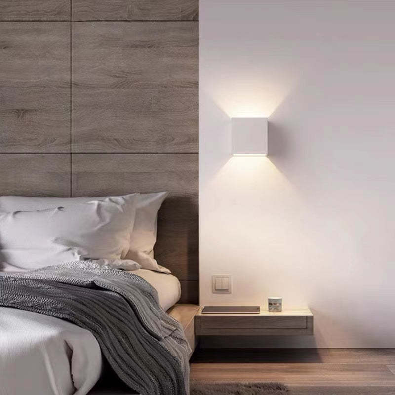 AquaLux LED – Moderne Vandtæt Væglampe i Aluminium til Udendørs og Indendørs Belysning