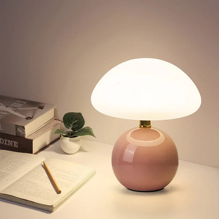 Mushroom Lumière – Fransk Bordlampe i Cremefarvet Champignon-Design til Elegant og Retro Indretning