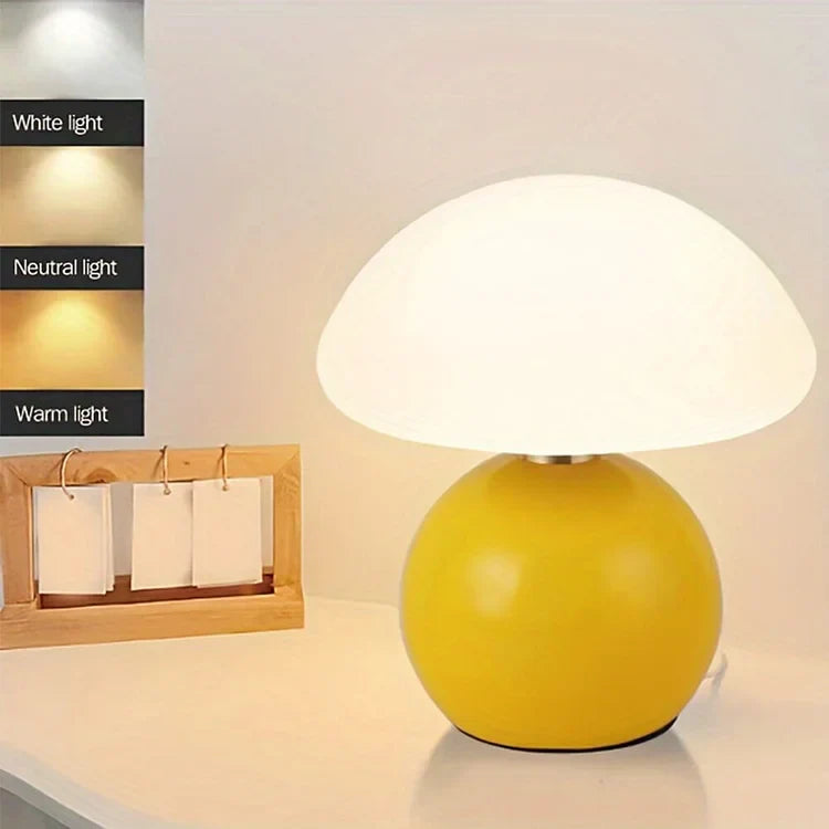 Mushroom Lumière – Fransk Bordlampe i Cremefarvet Champignon-Design til Elegant og Retro Indretning