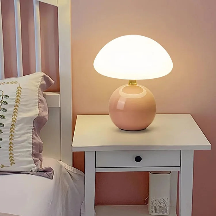 Mushroom Lumière – Fransk Bordlampe i Cremefarvet Champignon-Design til Elegant og Retro Indretning