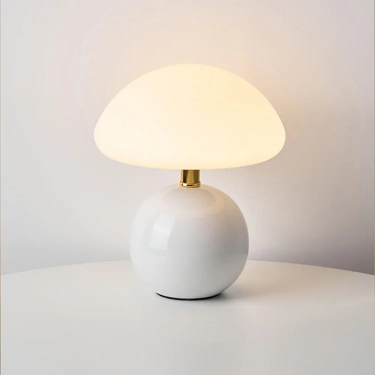 Mushroom Lumière – Fransk Bordlampe i Cremefarvet Champignon-Design til Elegant og Retro Indretning