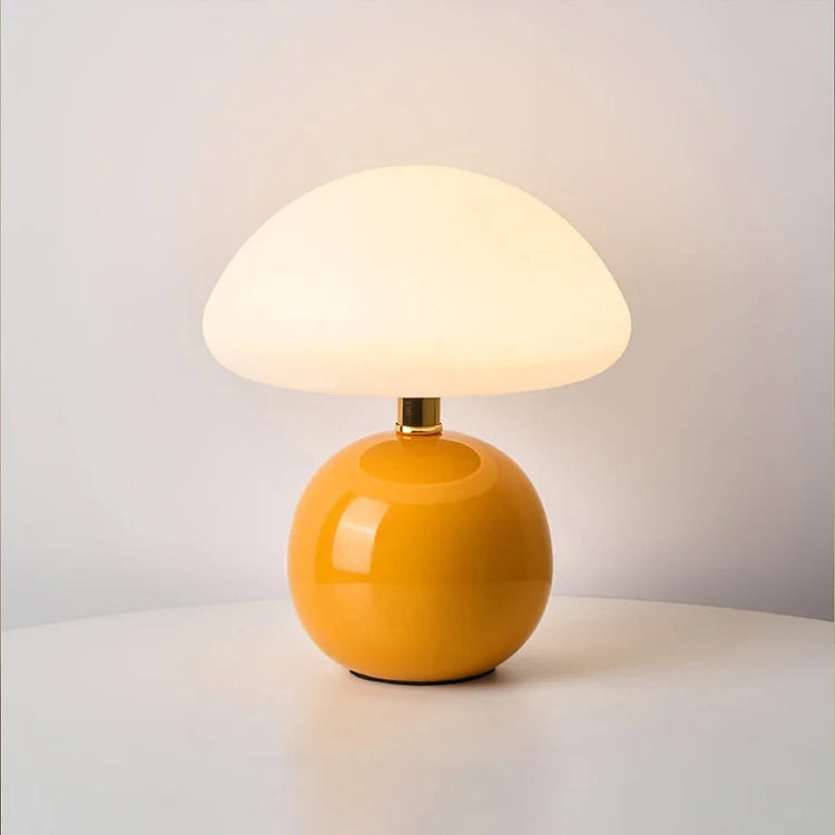 Mushroom Lumière – Fransk Bordlampe i Cremefarvet Champignon-Design til Elegant og Retro Indretning