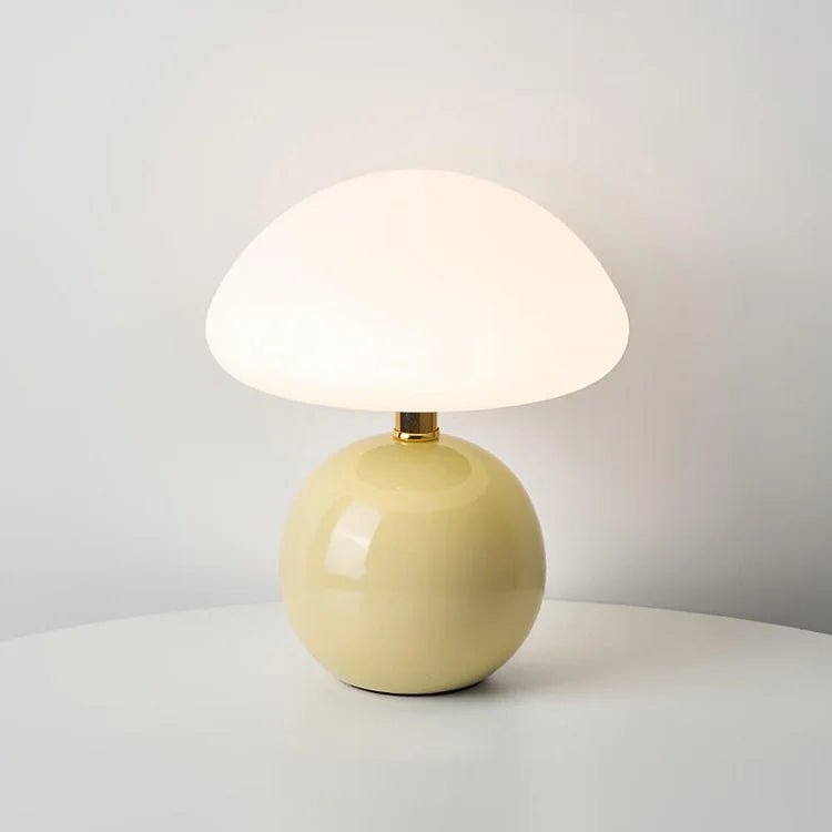 Mushroom Lumière – Fransk Bordlampe i Cremefarvet Champignon-Design til Elegant og Retro Indretning