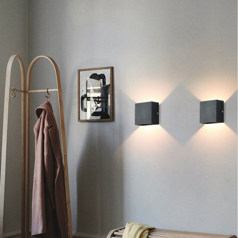 AquaLux LED – Moderne Vandtæt Væglampe i Aluminium til Udendørs og Indendørs Belysning