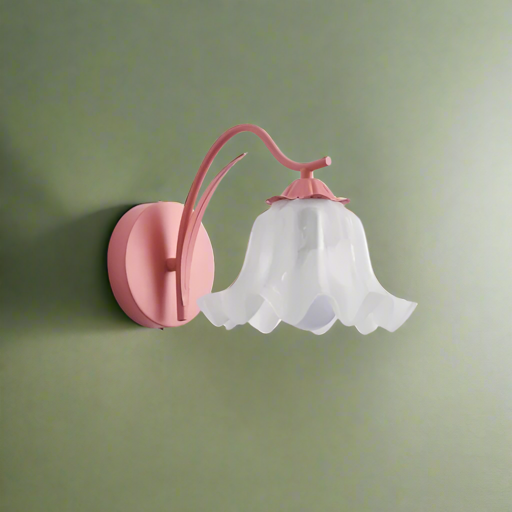 FleurRetro – Fransk Væglampe i Retrodesign med Haveblomstmotiv til Romantisk Indretning