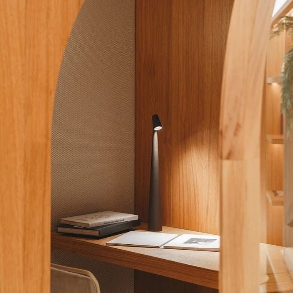 LuminaVista – Elegant Bærbar Bordlampe med Indbygget Batteri til Hygge og Fleksibel Belysning