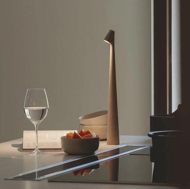 LuminaVista – Elegant Bærbar Bordlampe med Indbygget Batteri til Hygge og Fleksibel Belysning